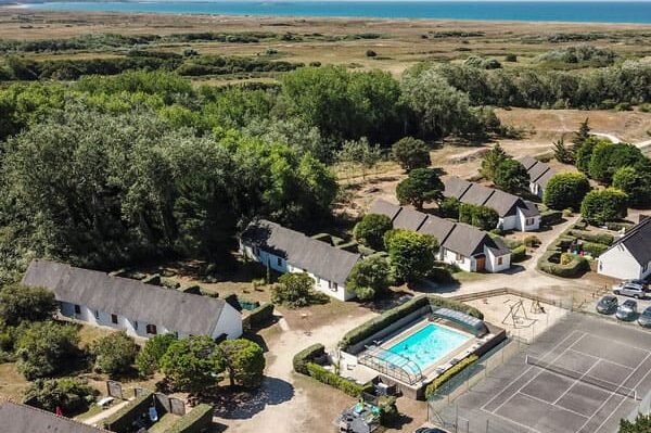 Vue aérienne Résidence Safran Vacances, plage de Kerhillio.