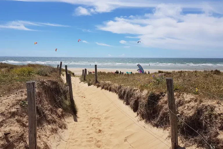 plage-cerf-volants-erdeven Plage avec Kite-surf à Erdeven