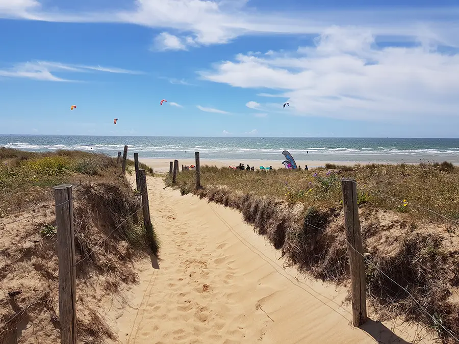 Plage avec Kite-surf à Erdeven