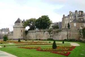 Vue sur les jardins et les remparts de Vannes